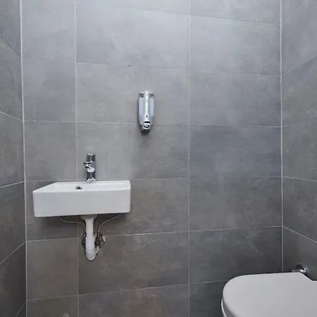 Spacious 6br 3bath Ac In Center - Santur D5-6 *