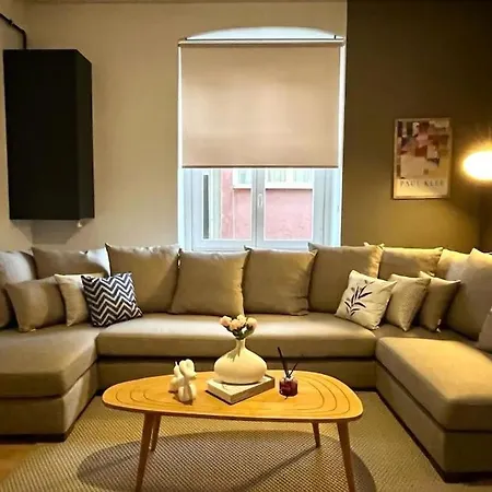 Spacious 6br 3bath Ac In Center - Santur D5-6 *