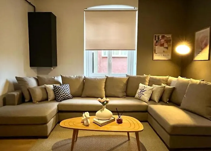 Spacious 6br 3bath Ac In Center - Santur D5-6 *