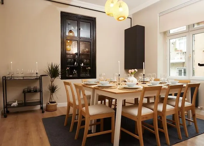 Spacious 6br 3bath Ac In Center - Santur D5-6 아파트