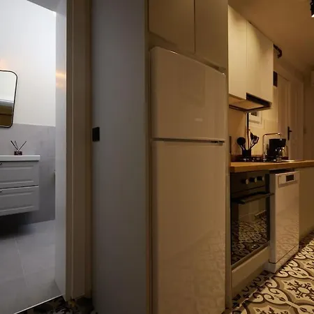 Spacious 6br 3bath Ac In Center - Santur D5-6 Appartement *